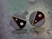 377 - OHRSTECKER | Richtung, Edelstahl, Gold, Brillanten, Turn Art
