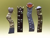 51 |  Brooches, Thanks Sisters, Yellow-, White-, Red Gold, Diamonds, Fire Opal, Braille Art 1997