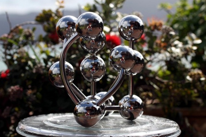 Sky Sculpture LOVE by Hans-Leo Peters